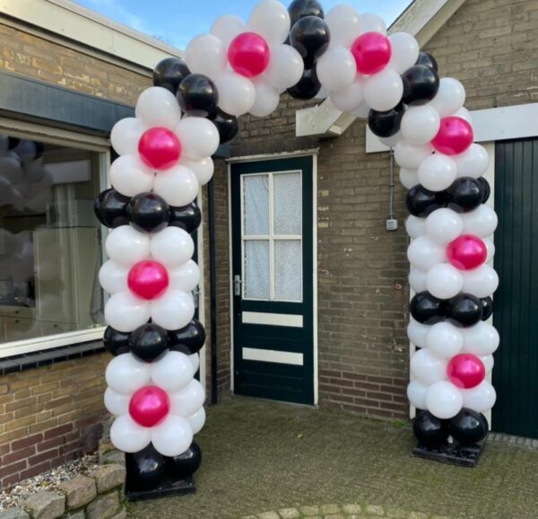 Ballonnenboog bloemen Zwart, wit en roze