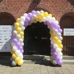 Ballonnenboog paars, goud, zilver en wit