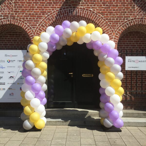 Ballonnenboog paars, goud, zilver en wit