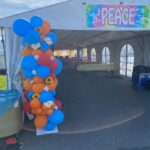 Ballonnenpilaar organisch blauw oranje rood