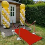 paaltjes met rode loper