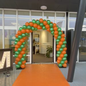 Ballonnenboog dubbele deur groen oranje