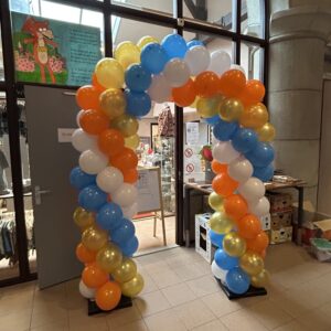 Ballonnenboog wit goud blauw oranje